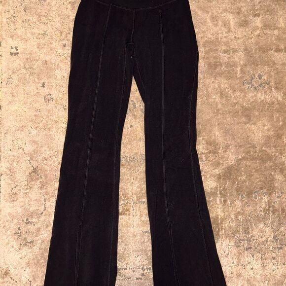 Aritzia TNA High Rise Split Flare Leggings, size XS, great condition! - Picture 2 of 5